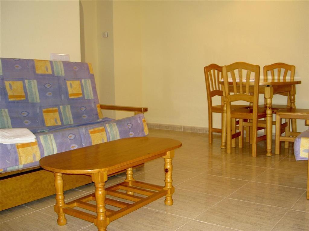 Apartamentos Turísticos Puerto Tomás Maestre La Manga del Mar Menor Habitación foto
